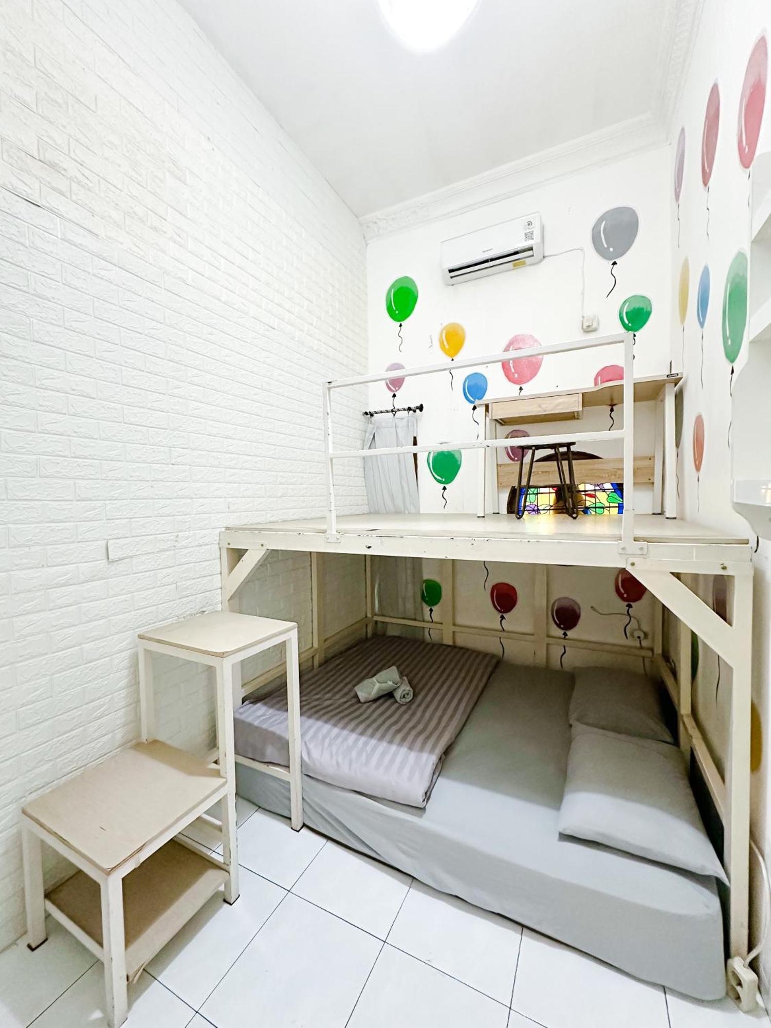 Ostel By Ostic Hostel Bandung Exterior photo